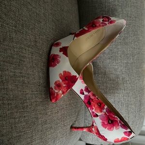 Ivanka Trump floral heels worn twice. Amazing condition. Size 8.